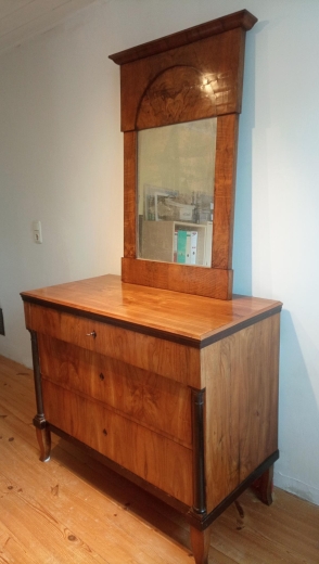 Biedermeier Spiegel Nussbaum um 1810