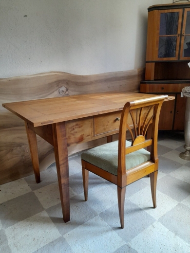 Tisch antik Kirschbaum massiv um 1820