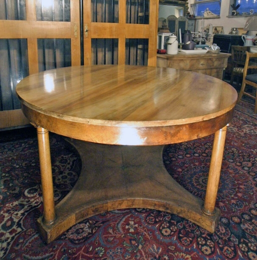 Grosser antiker Biedermeier Tisch, Nussbaum um 1825