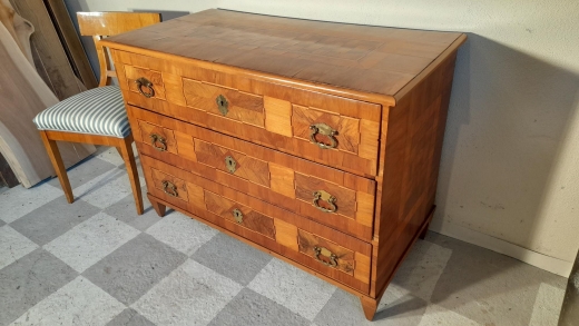 Louis Seize Kommode um 1780 Nussbaum