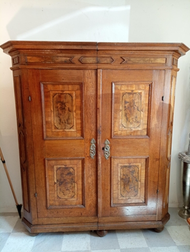 Barockschrank Eiche Nussbaum um 1750