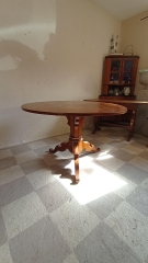 Biedermeier Tisch rund, gross, Nussbaum um 1830