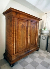 traumhafter Barockschrank - Wellenschrank um 1730