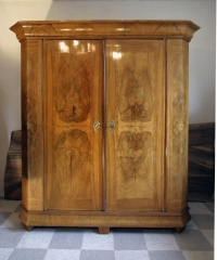 Barockschrank Nussbaum um 1750